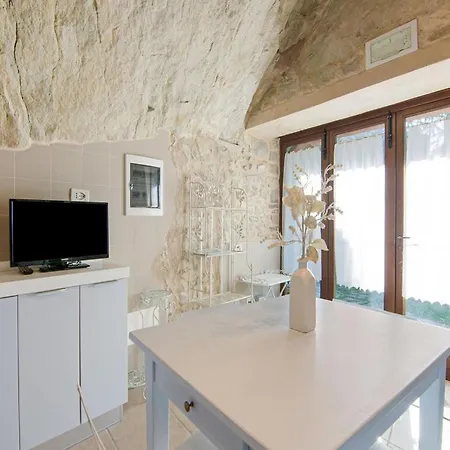 Romantic Medieval Escape * Petrella Guidi