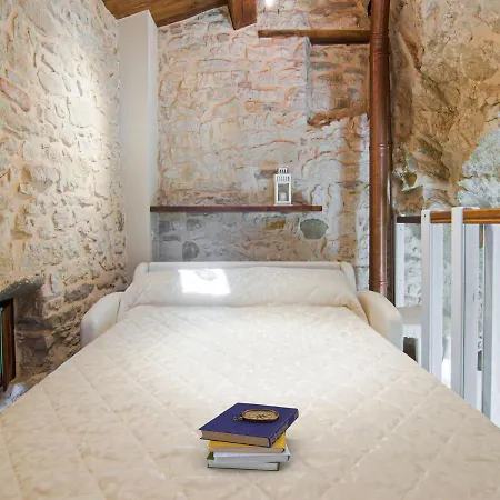 Romantic Medieval Escape * Petrella Guidi