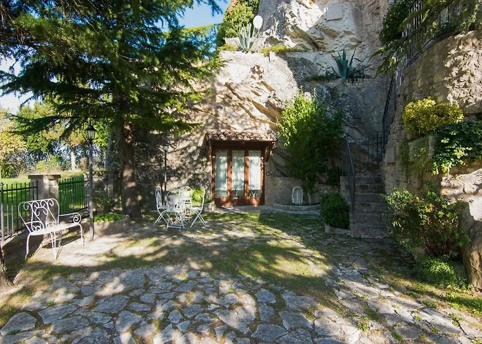 Romantic Medieval Escape * Petrella Guidi